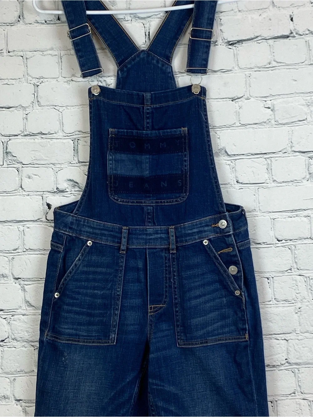Tommy Hilfiger length 31”